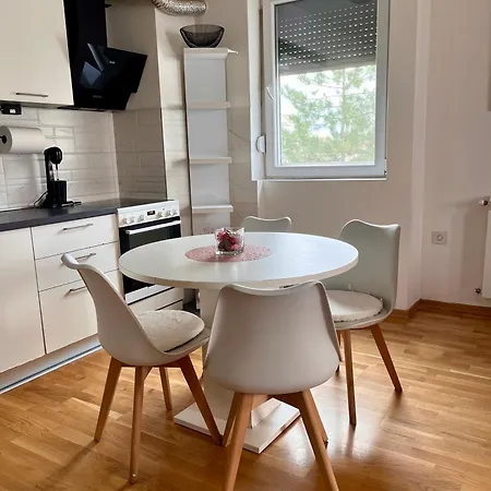 Vedran's Place Apartment *