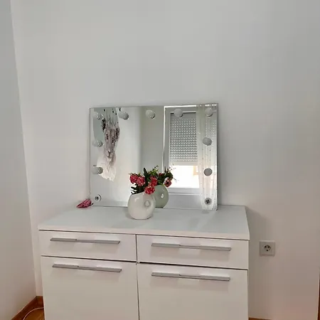 Vedran's Place Apartment *